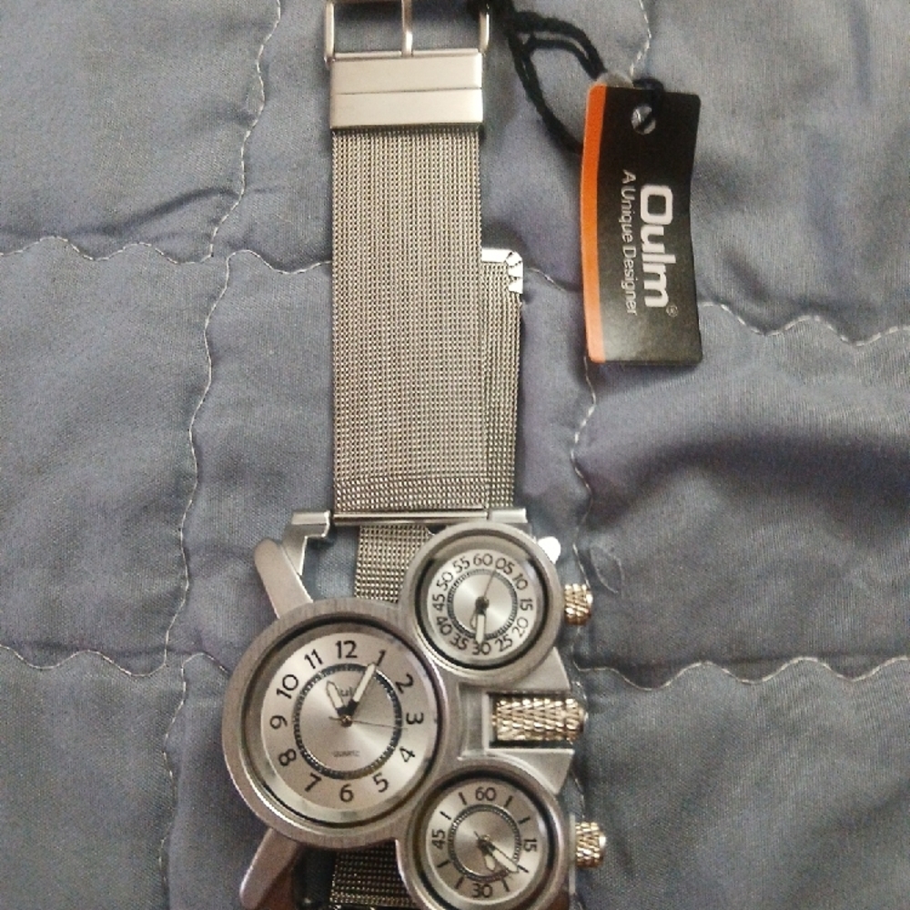 Oulm Silver Multifunctional Watch